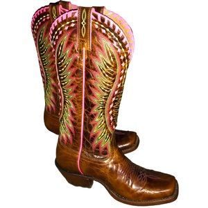 Ariat Women’s Western Boot with NEON COLORED DESIGN/DETAILS. Women’s Size 7.